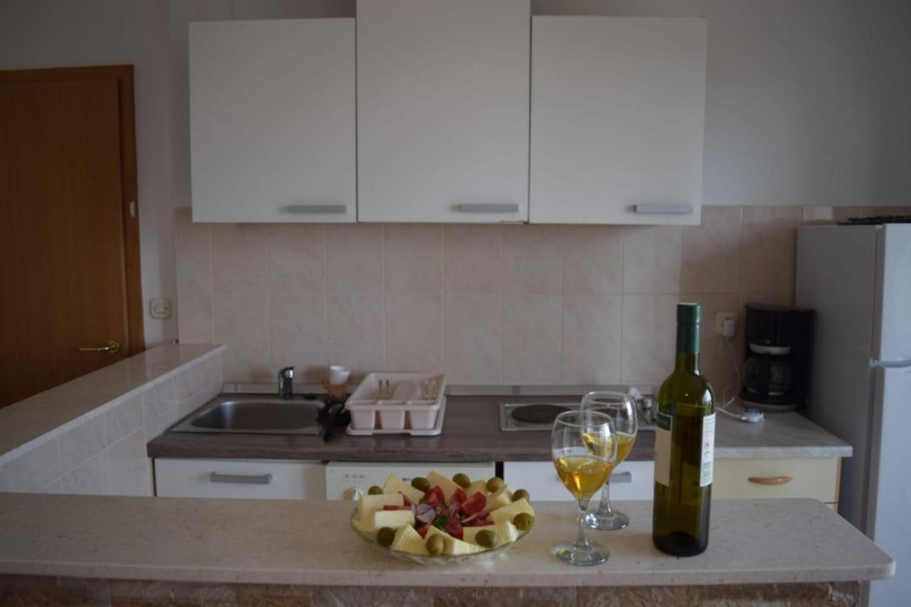 Apartments Marta Kastel Novi Екстер'єр фото