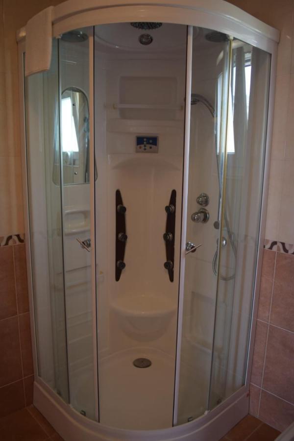 Apartments Marta Kastel Novi Екстер'єр фото