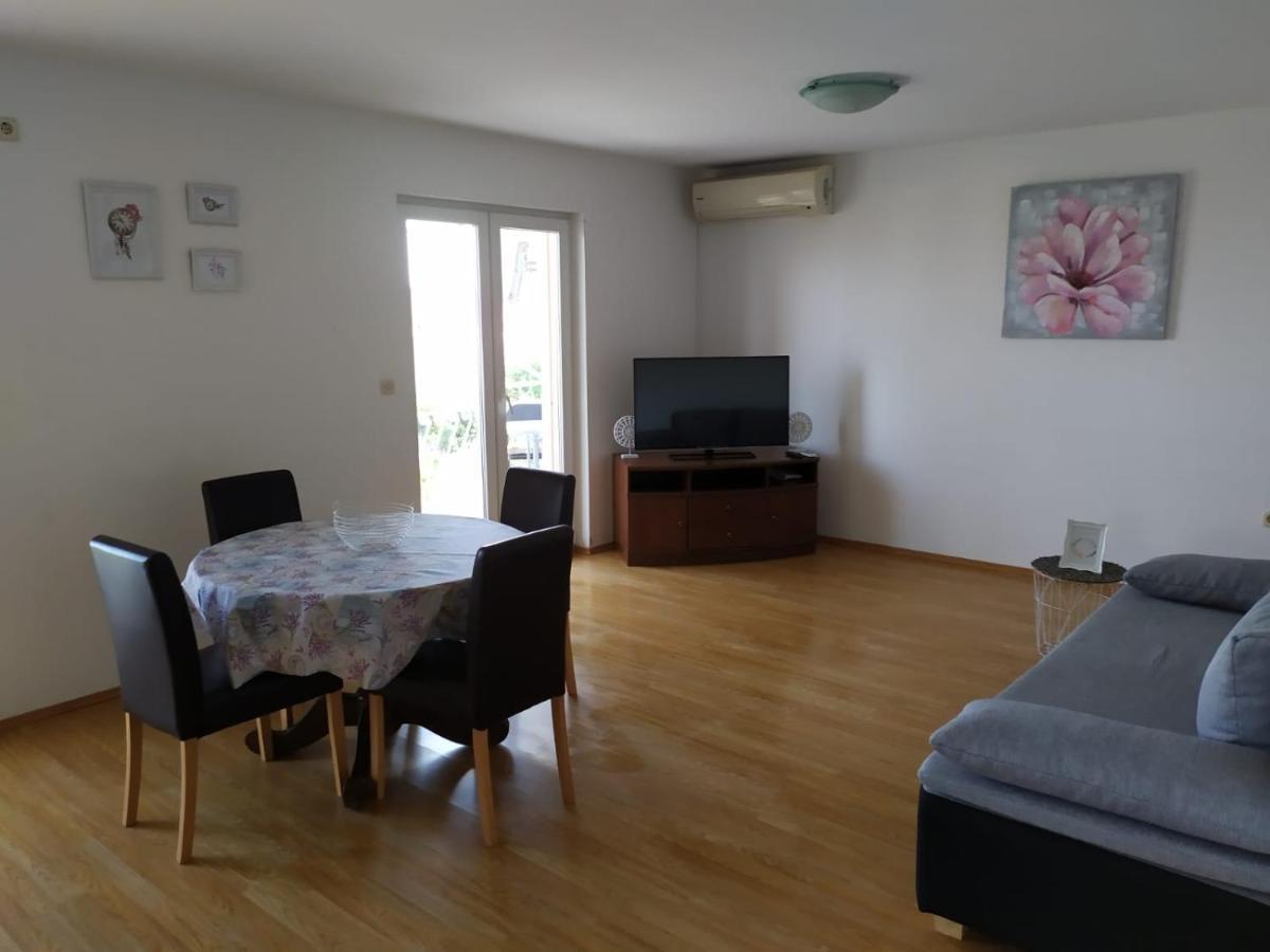 Apartments Marta Kastel Novi Екстер'єр фото