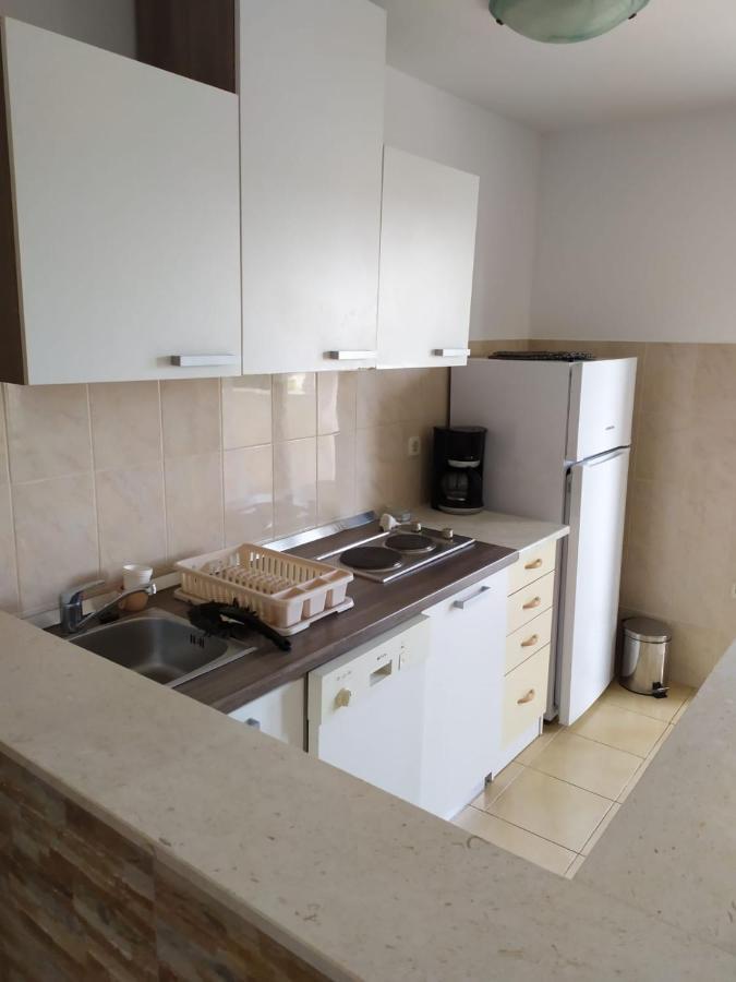 Apartments Marta Kastel Novi Екстер'єр фото