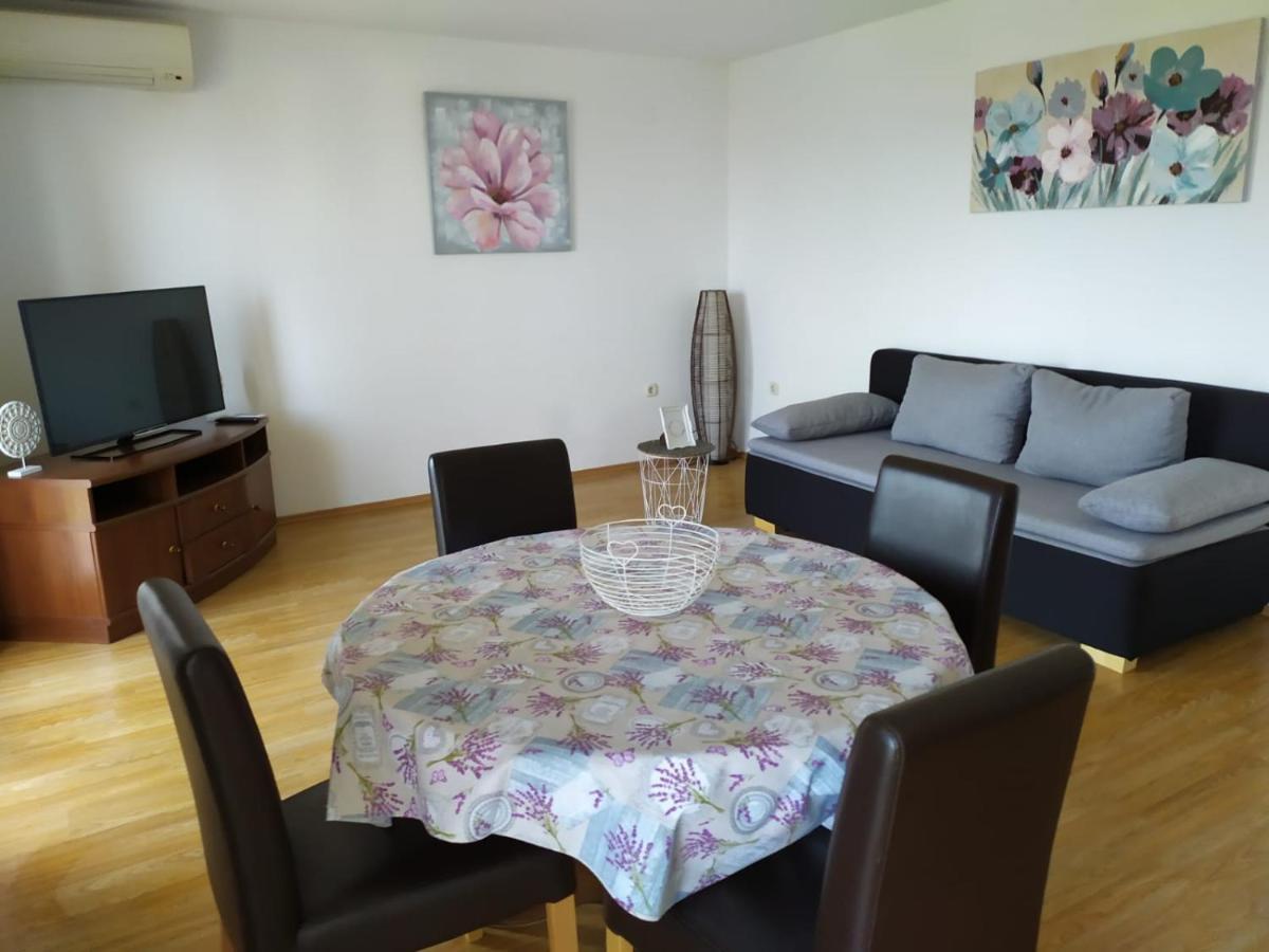 Apartments Marta Kastel Novi Екстер'єр фото